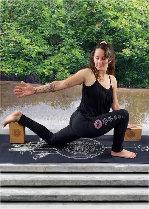 Tapis yoga ecologique antidérapant, tapis yoga indigo, confort épaisseur 5 mm design Sri yantra | Achamana