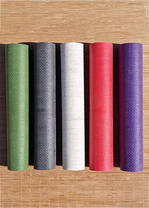 Tapis yoga naturel caoutchouc naturel et fibres de jute - Cinq tapis roulés en cinq couleurs différentes | Achamana