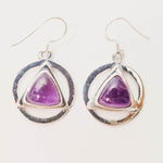 Erhabene Dreieck Ohrringe - Vignette | Achamana