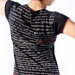 Bio-Yoga-T-Shirt für Frauen - Buddhistisches Mantra Tryambakam - Vignette | Achamana