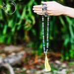 Regenbogen-Fluorit-Mala-Halskette – 108 8 mm AA-Perlen - Vignette | Achamana