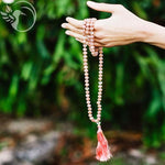 Mala-Halskette mit pfirsichfarbenem Mondstein - 108 AAA-Perlen, 8 mm - Vignette | Achamana