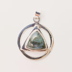 Erhabener Dreieck-Anhänger - Vignette | Achamana