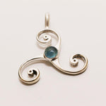 Triskel-Anhänger - Silberschmuck aus Halbedelsteinen - Vignette | Achamana