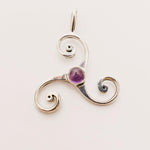 Triskel-Anhänger - Silberschmuck aus Halbedelsteinen - Vignette | Achamana