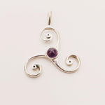 Triskel-Anhänger - Silberschmuck aus Halbedelsteinen - Vignette | Achamana