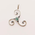 Triskel-Anhänger - Silberschmuck aus Halbedelsteinen - Vignette | Achamana