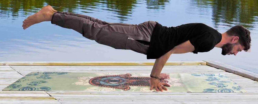 Tapis de yoga de voyage : les critères essentiels pour pratiquer partout