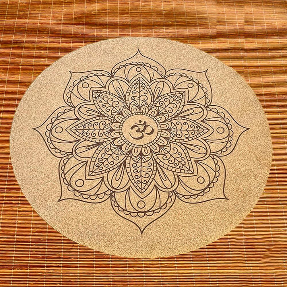 Tapis yoga rond liège et caoutchouc mandala gravé | Achamana