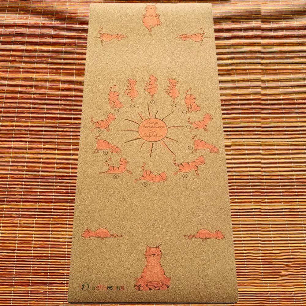 Tapis enfant pour faire du yoga en toute sécurité - design yogis chats salutation au soleil | Achamana