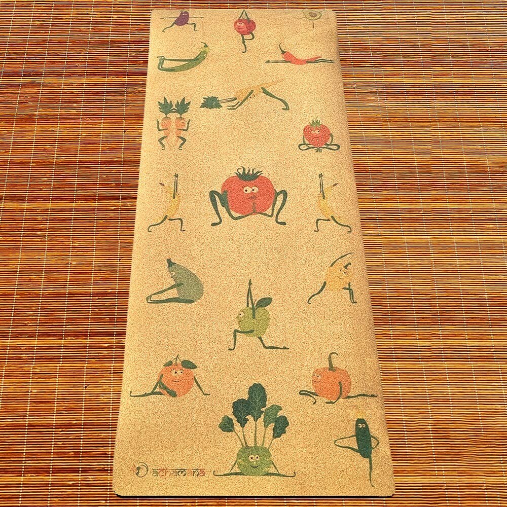 Tapis enfant de gymnastique et yoga en liège antidérapant - design ludique fruits et légumes | Achamana