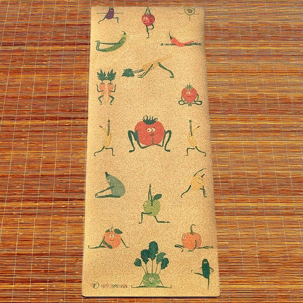 Tapis de yoga épais pour enfant surface liège - Design fruits et légumes en postures | Achamana