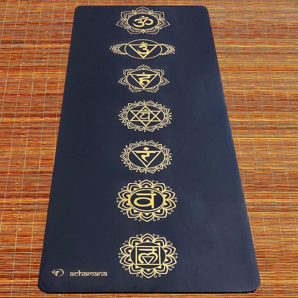 Tapis de yoga caoutchouc naturel et similicuire - 7 chakras impression or | Achamana