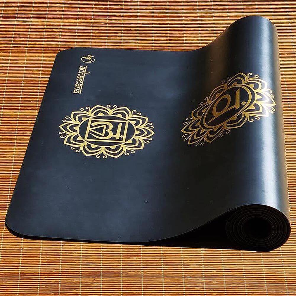 Tapis de yoga noir latex et similicuir | Achamana
